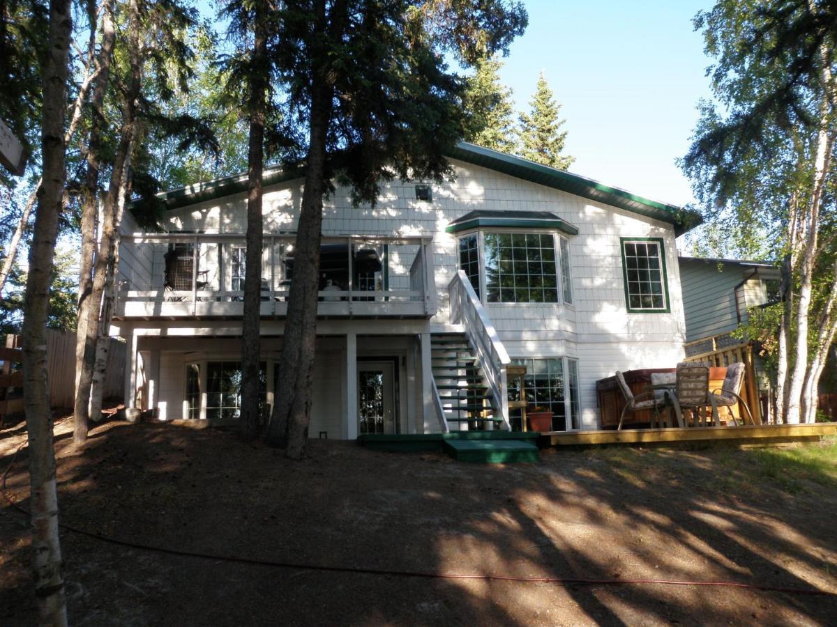 Great Slave Lakeside Bed & Breakfast Йеллоунайф Экстерьер фото
